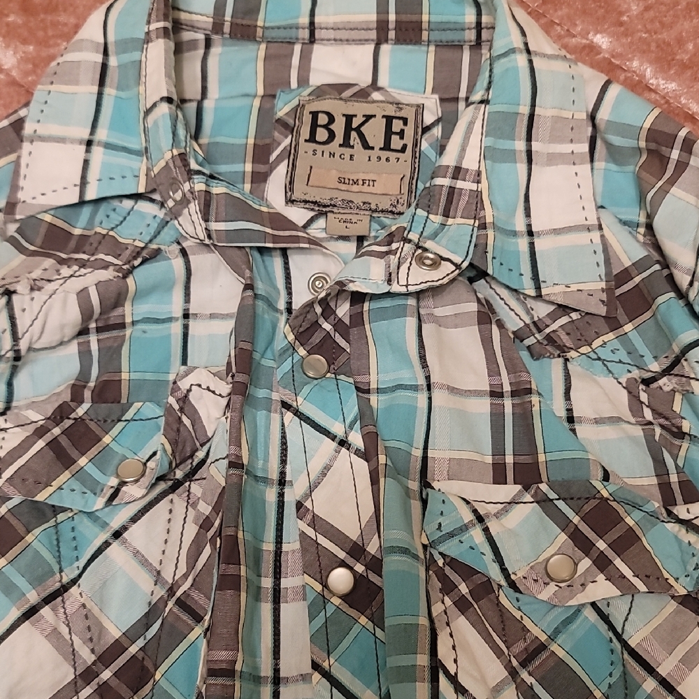 BKE Men's Large Teal plaid design. Snap Buttons, Long Sleeve, Slim Fit